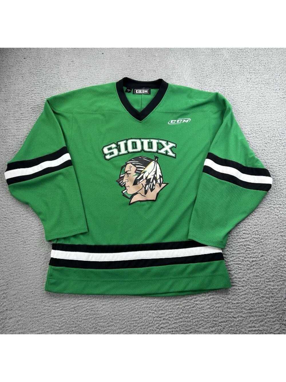 North Dakota Fighting Sioux CCM Green Hockey Jersey UND Size Small